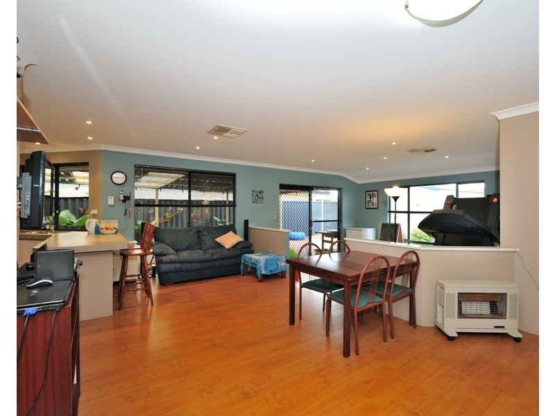 8 Trevino Drive, Port Kennedy WA 6172