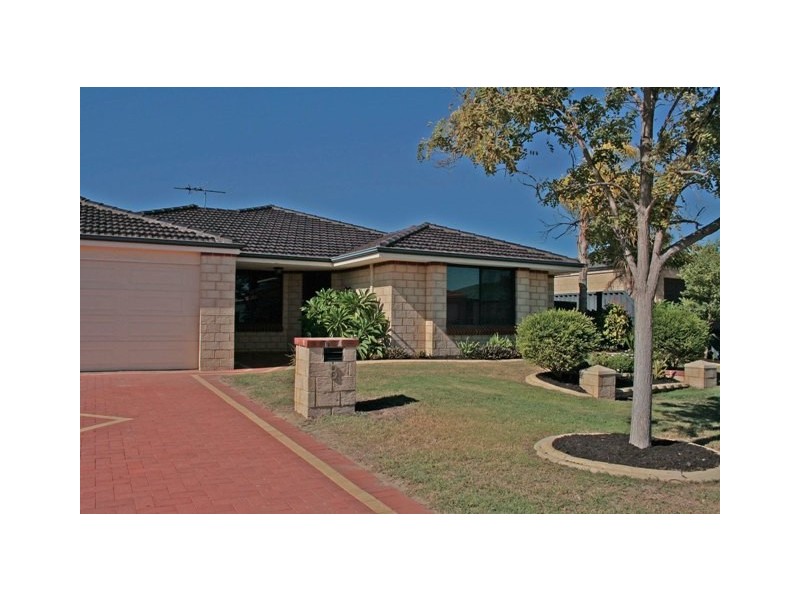 8 Trevino Drive, Port Kennedy WA 6172