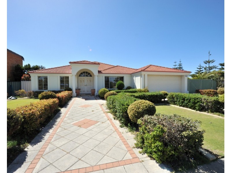 2 Bayside Blvd, Port Kennedy WA 6172
