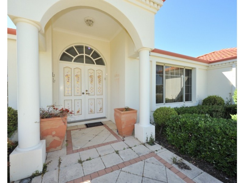 2 Bayside Blvd, Port Kennedy WA 6172