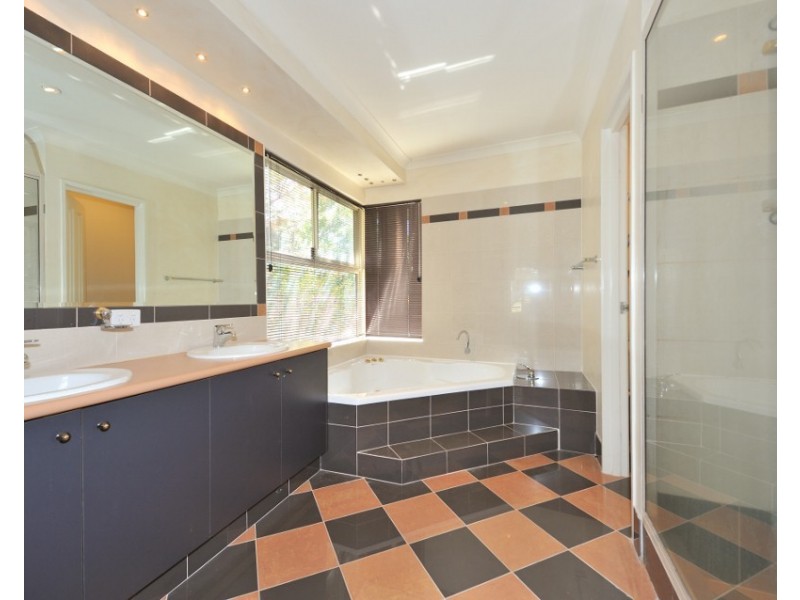 2 Bayside Blvd, Port Kennedy WA 6172