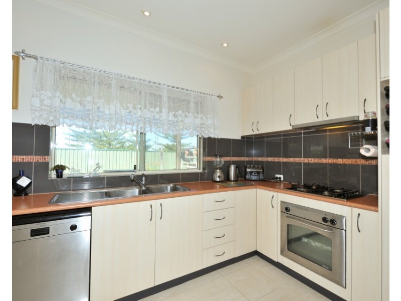 2 Bayside Blvd, Port Kennedy WA 6172