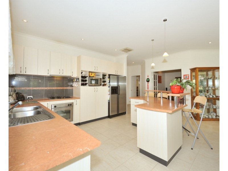 2 Bayside Blvd, Port Kennedy WA 6172