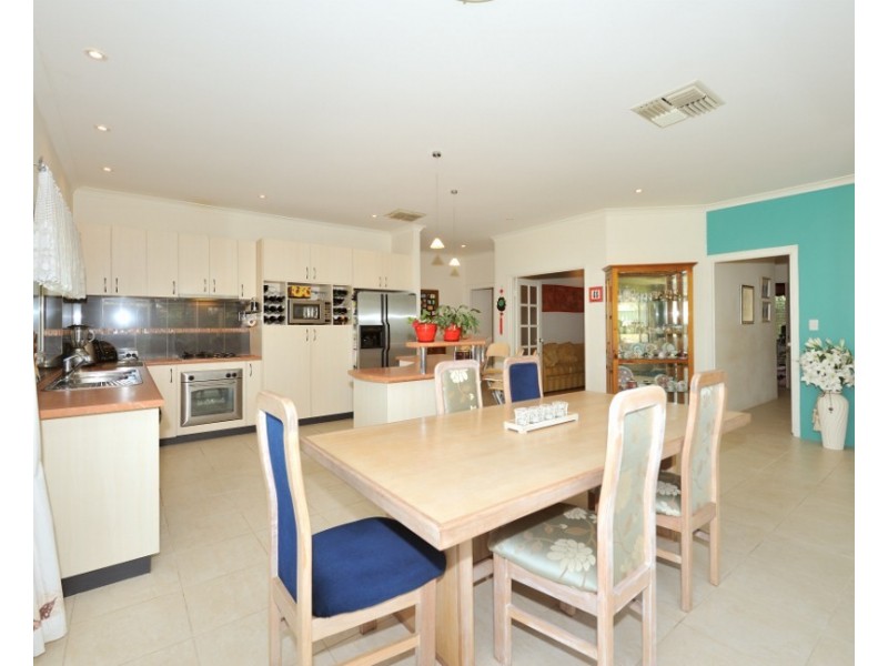 2 Bayside Blvd, Port Kennedy WA 6172