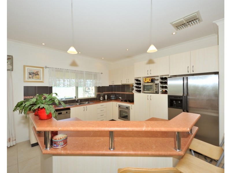 2 Bayside Blvd, Port Kennedy WA 6172