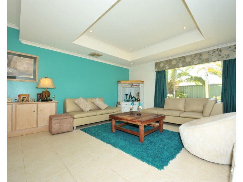 2 Bayside Blvd, Port Kennedy WA 6172