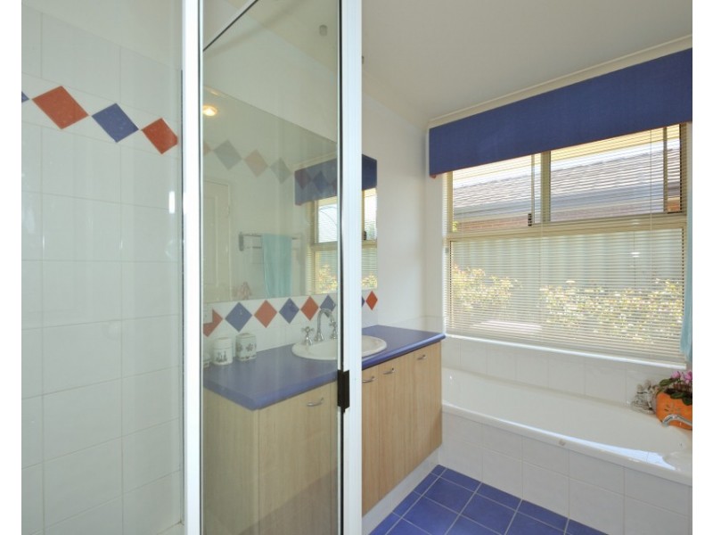 2 Bayside Blvd, Port Kennedy WA 6172