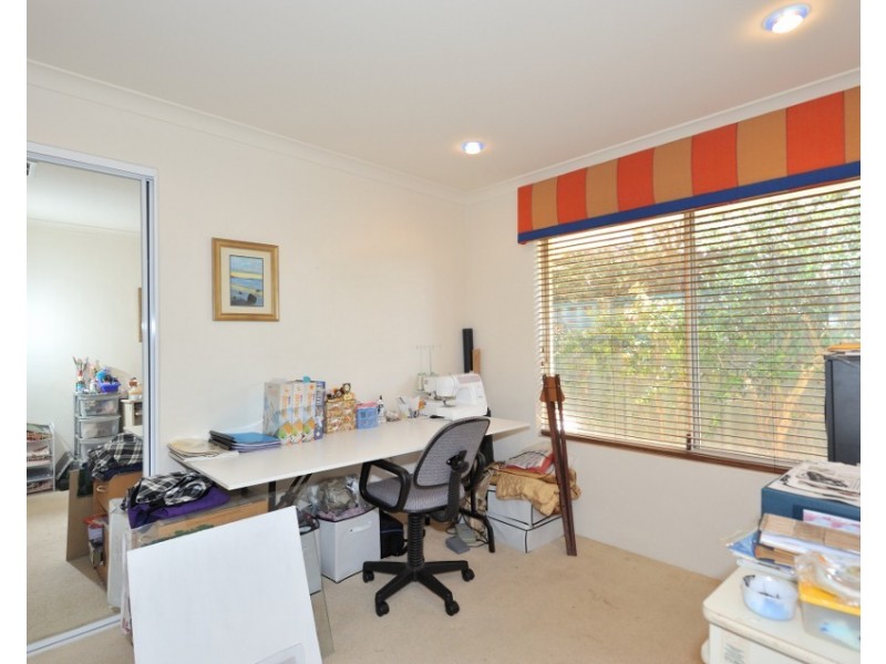 2 Bayside Blvd, Port Kennedy WA 6172