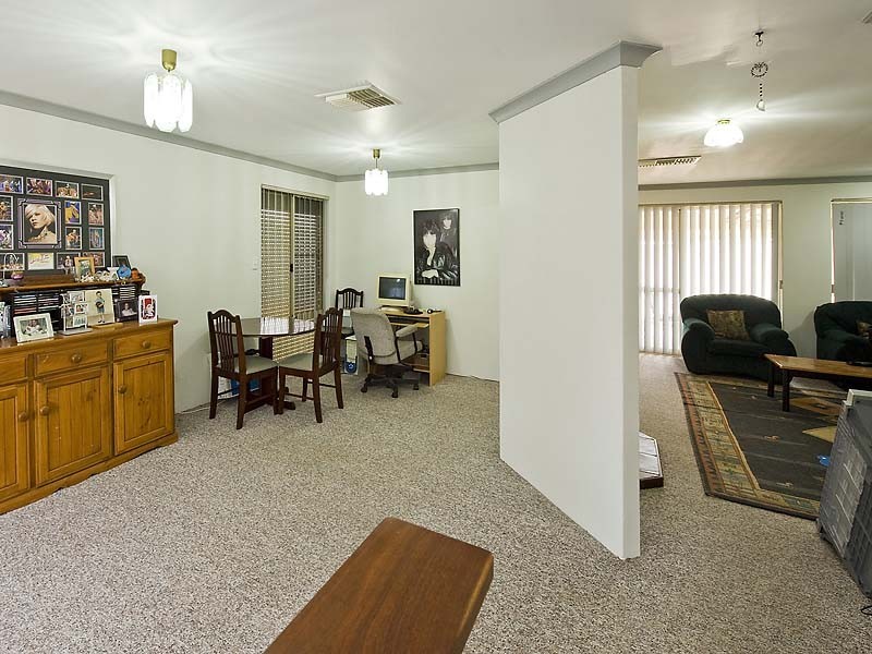 17 Coola Place, High Wycombe WA 6057