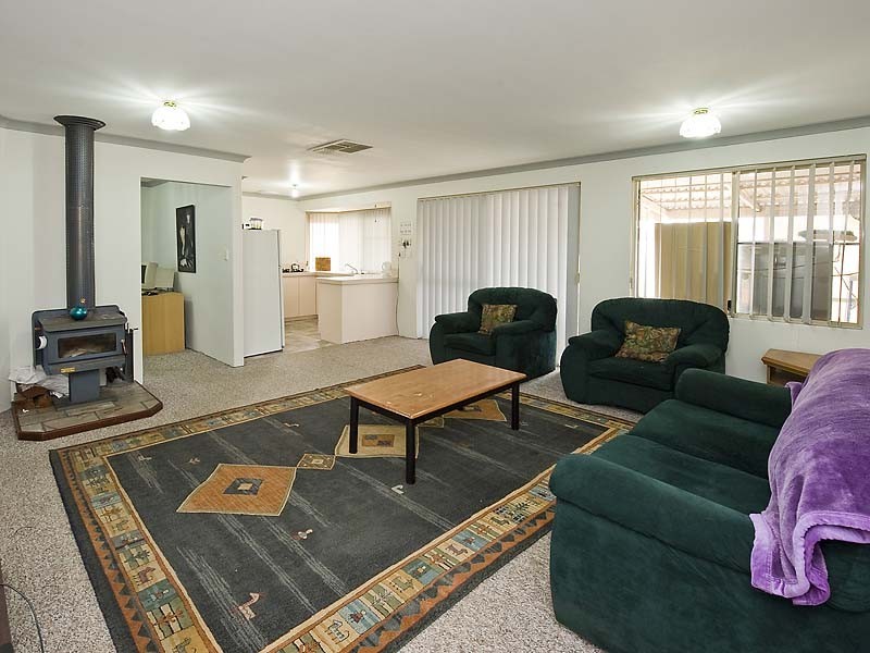 17 Coola Place, High Wycombe WA 6057