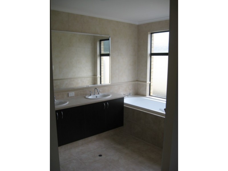 23 Kerkeri Heights, Lakelands WA 6180