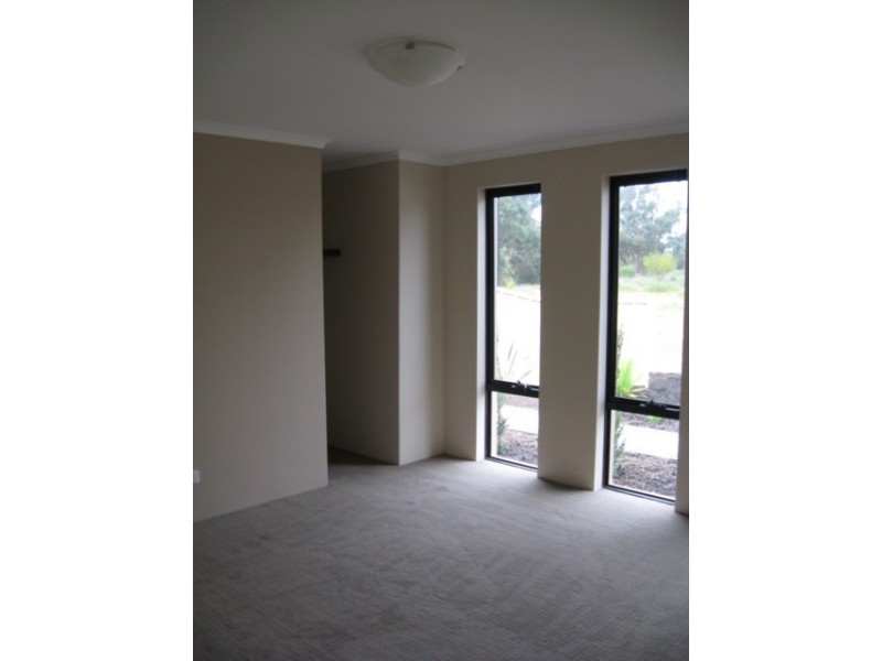 23 Kerkeri Heights, Lakelands WA 6180