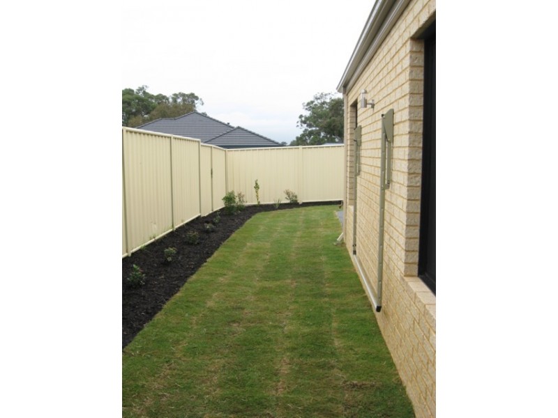 23 Kerkeri Heights, Lakelands WA 6180