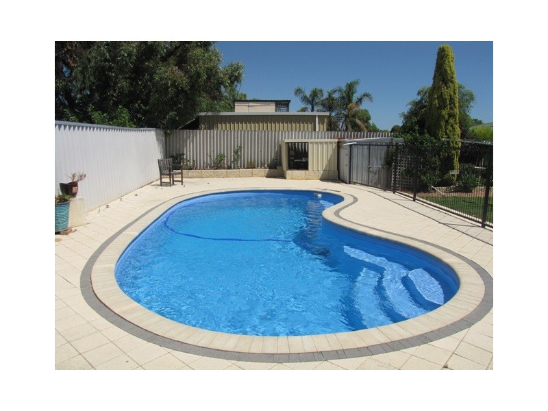 27 Bampton Way, Warnbro WA 6169