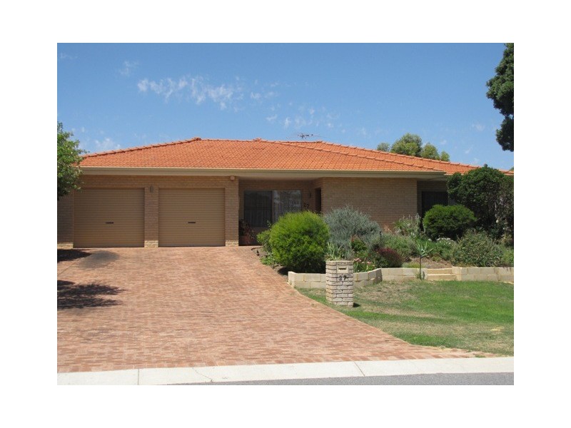 27 Bampton Way, Warnbro WA 6169