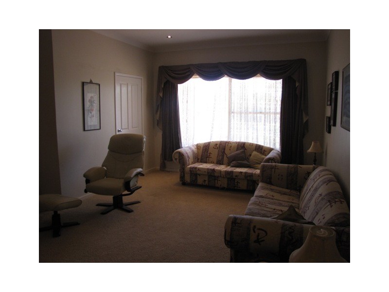 27 Bampton Way, Warnbro WA 6169