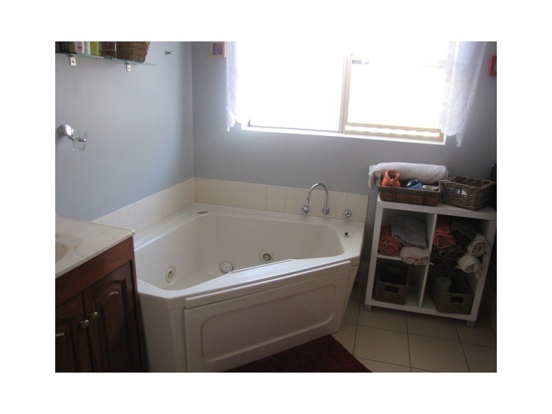 27 Bampton Way, Warnbro WA 6169