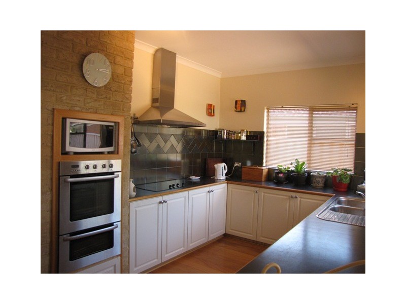 27 Bampton Way, Warnbro WA 6169