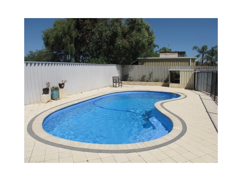 27 Bampton Way, Warnbro WA 6169