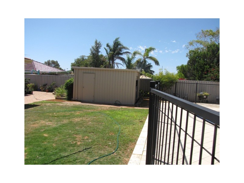 27 Bampton Way, Warnbro WA 6169