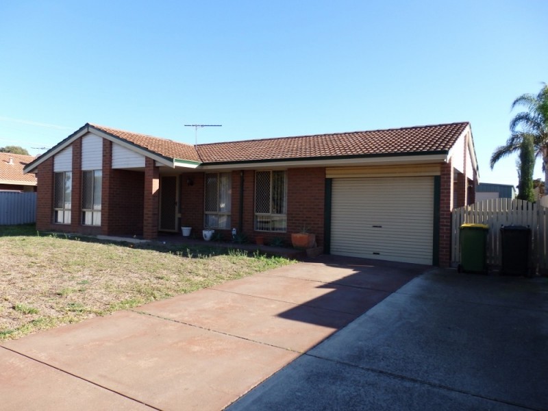 11 Tobin Way, Cooloongup WA 6168