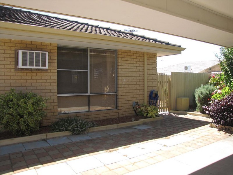 16-11 Louise Street, Rockingham WA 6168