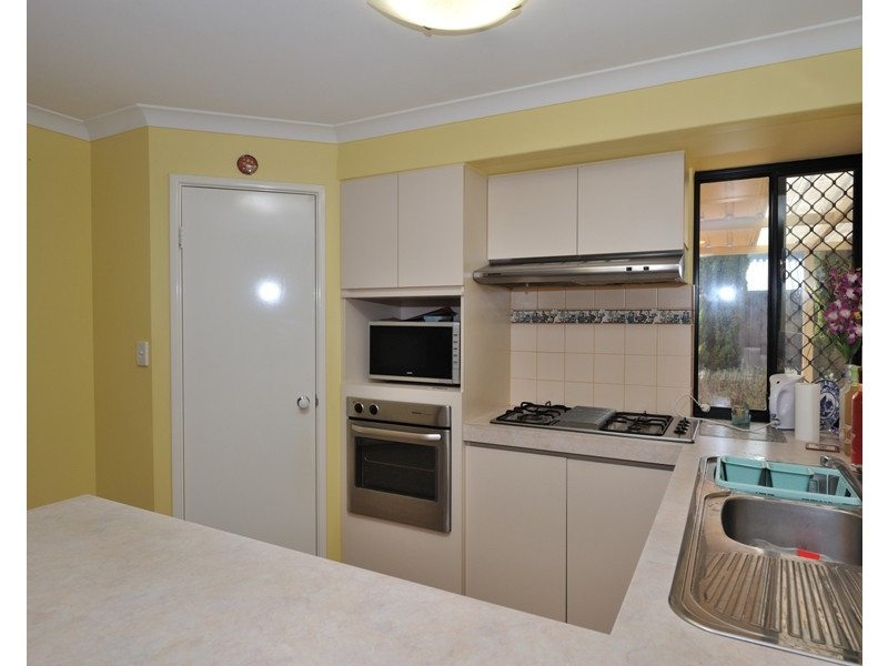 8 Boyle Ave, Rockingham WA 6168