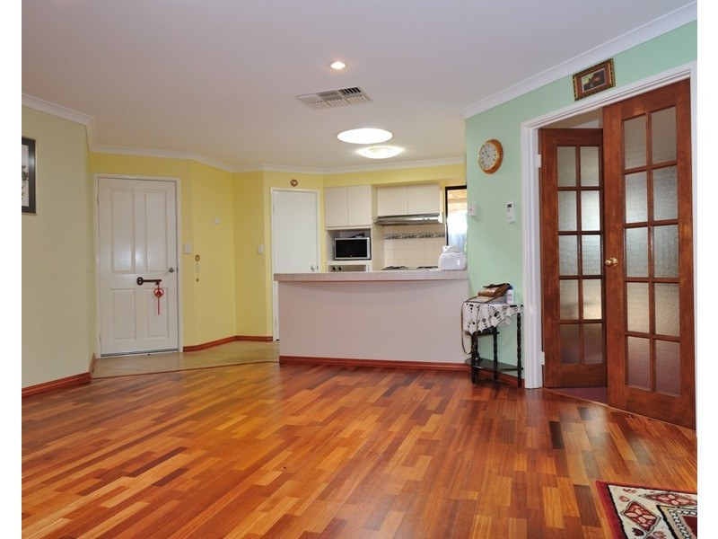 8 Boyle Ave, Rockingham WA 6168