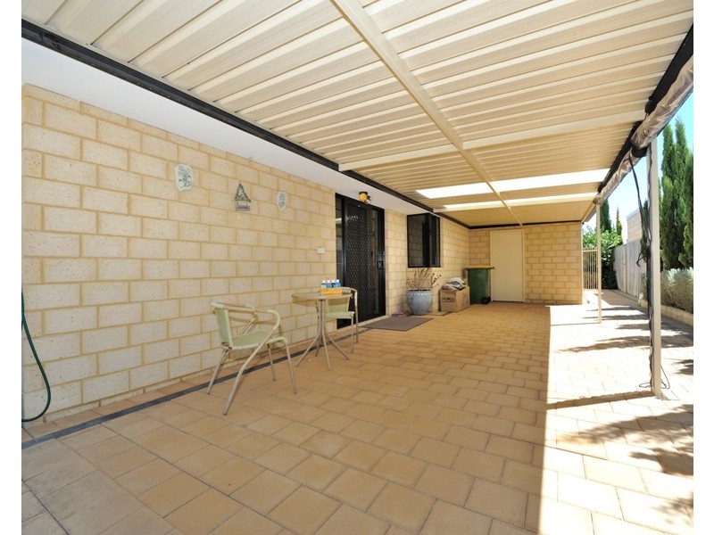 8 Boyle Ave, Rockingham WA 6168
