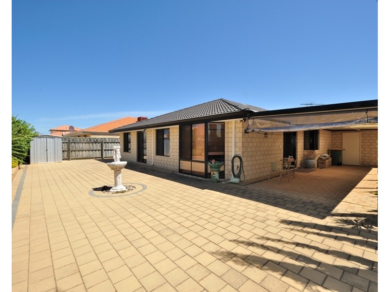 8 Boyle Ave, Rockingham WA 6168