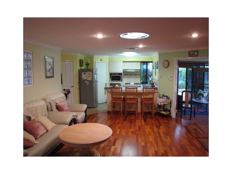 8 Boyle Ave, Rockingham WA 6168