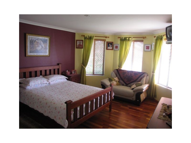 8 Boyle Ave, Rockingham WA 6168