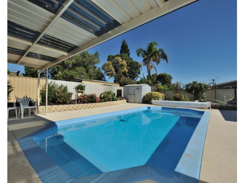 4 Lifu Court, Cooloongup WA 6168