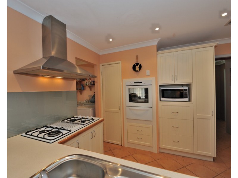 4 Lifu Court, Cooloongup WA 6168