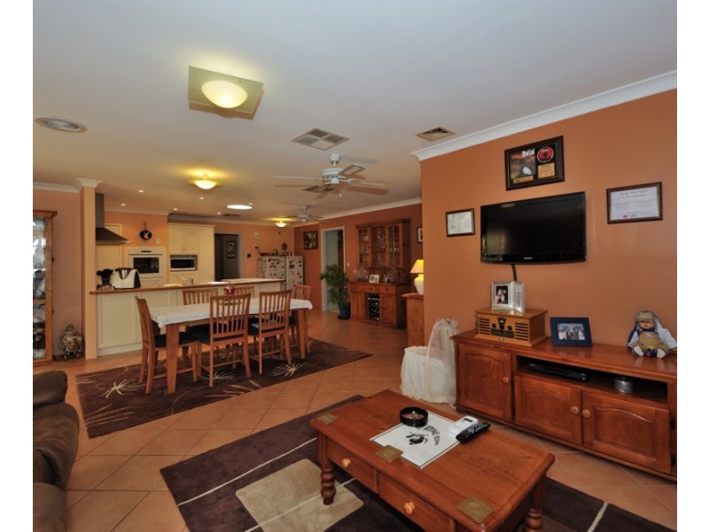 4 Lifu Court, Cooloongup WA 6168