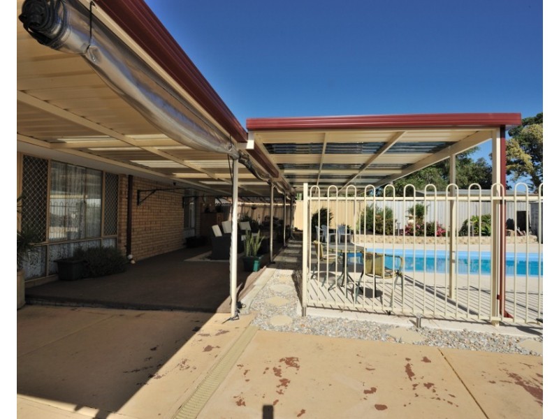 4 Lifu Court, Cooloongup WA 6168