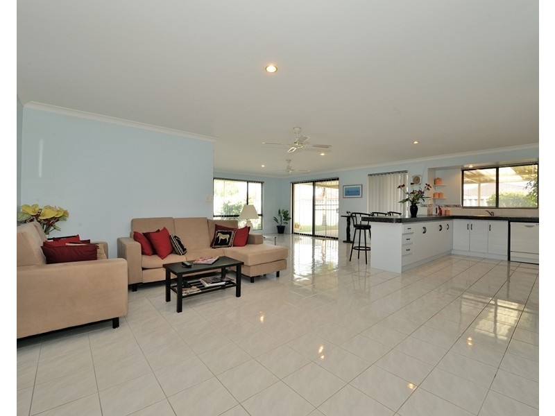 24 Menora Loop, Warnbro WA 6169