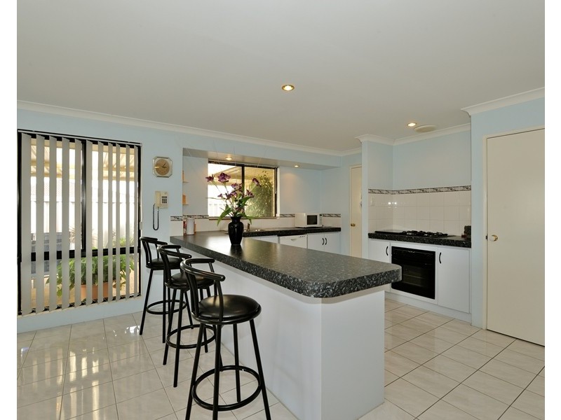 24 Menora Loop, Warnbro WA 6169