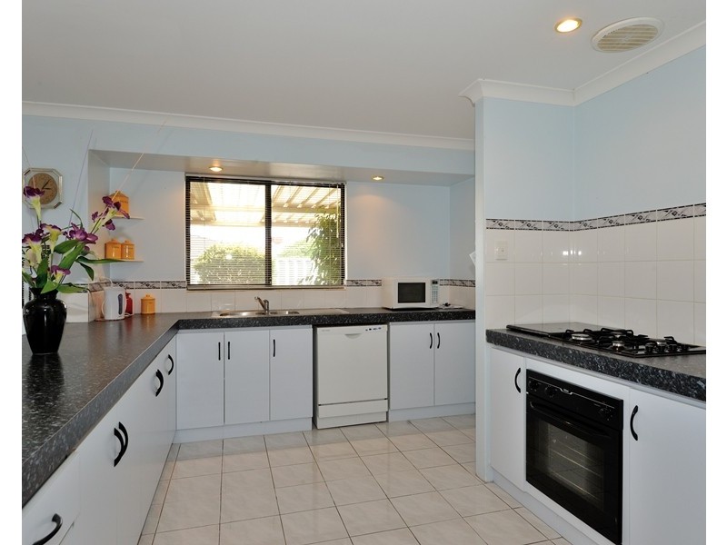 24 Menora Loop, Warnbro WA 6169