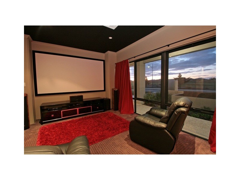 86 Bancoura Parkway, Secret Harbour WA 6173