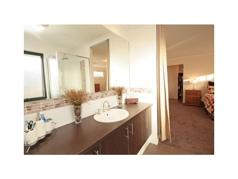 86 Bancoura Parkway, Secret Harbour WA 6173