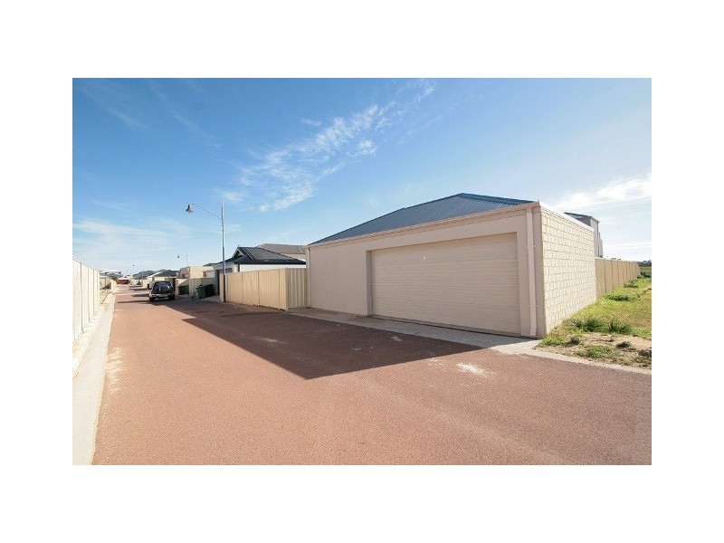 86 Bancoura Parkway, Secret Harbour WA 6173