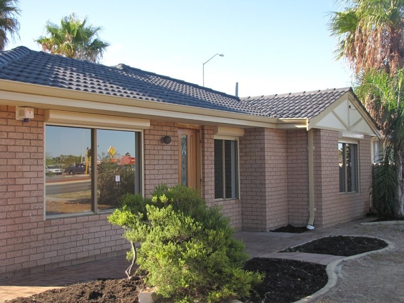 4 Grange Drive, Cooloongup WA 6168