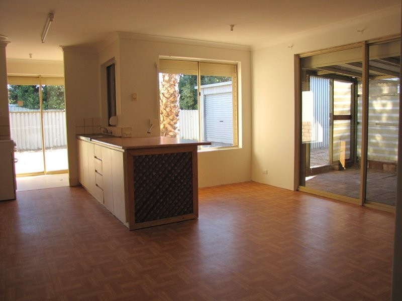 4 Grange Drive, Cooloongup WA 6168