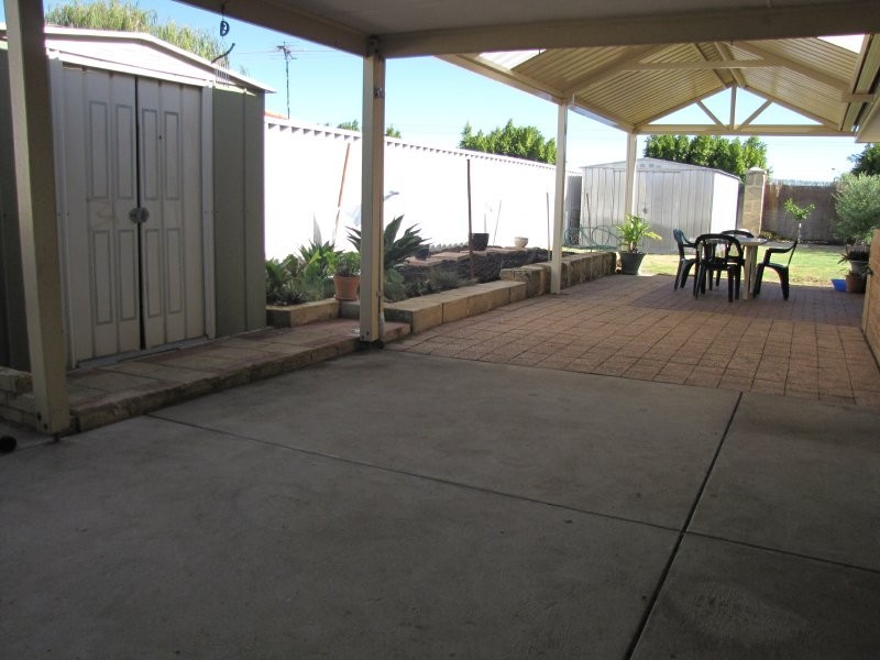 4 MAROON PLACE, Warnbro WA 6169