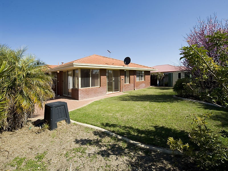 45 Mornington Blvd, Waikiki WA 6169