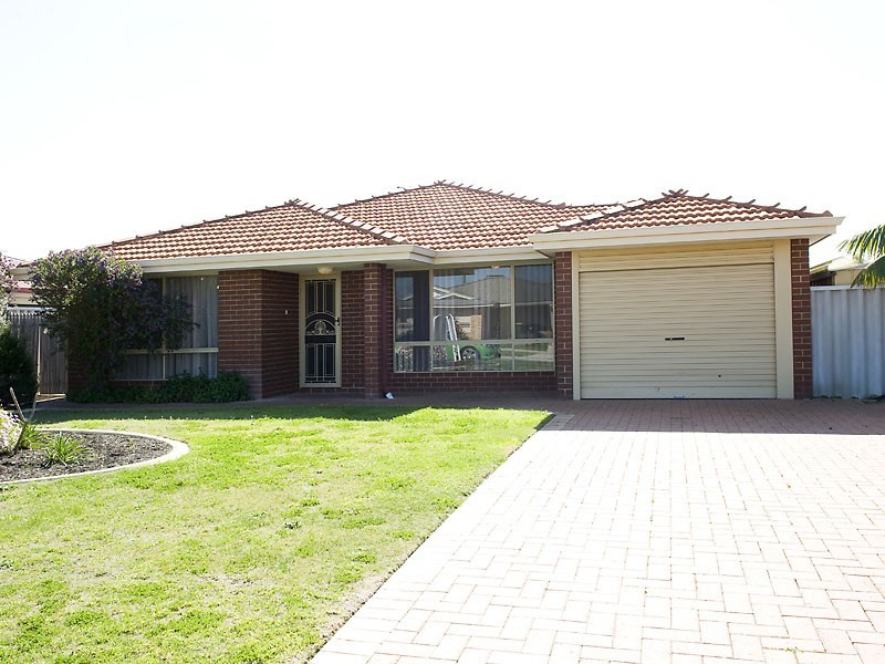 45 Mornington Blvd, Waikiki WA 6169