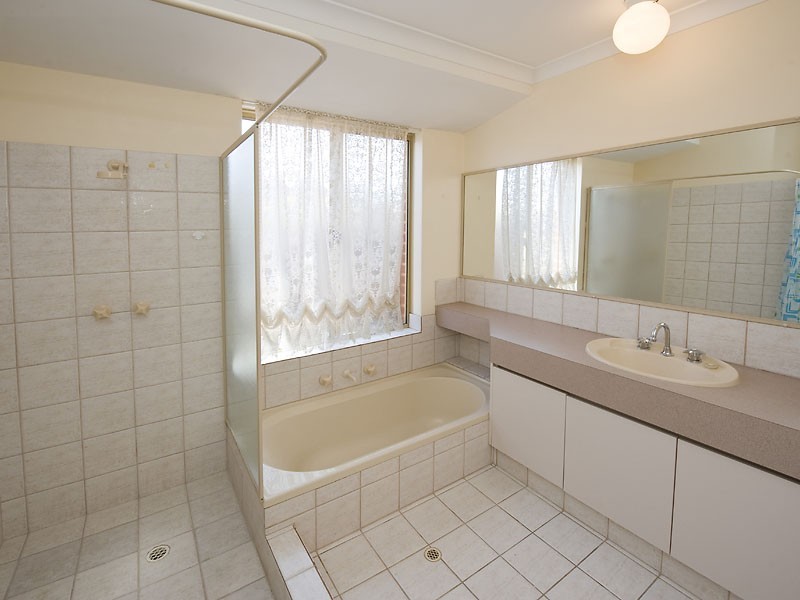 45 Mornington Blvd, Waikiki WA 6169