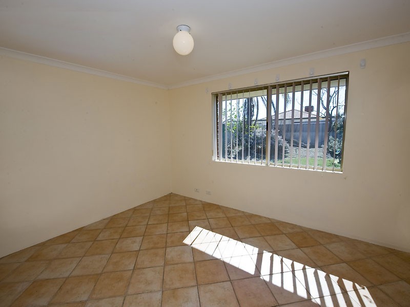 45 Mornington Blvd, Waikiki WA 6169