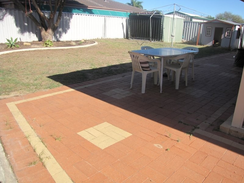 8 Armistice Way, Warnbro WA 6169